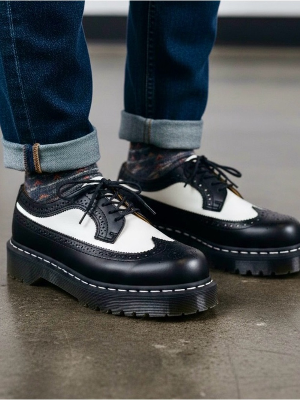 Dr. Martens 3989 Bex Smooth Leather Brogue Shoes Black White Mens 7 Womens 8 - Picture 11 of 14